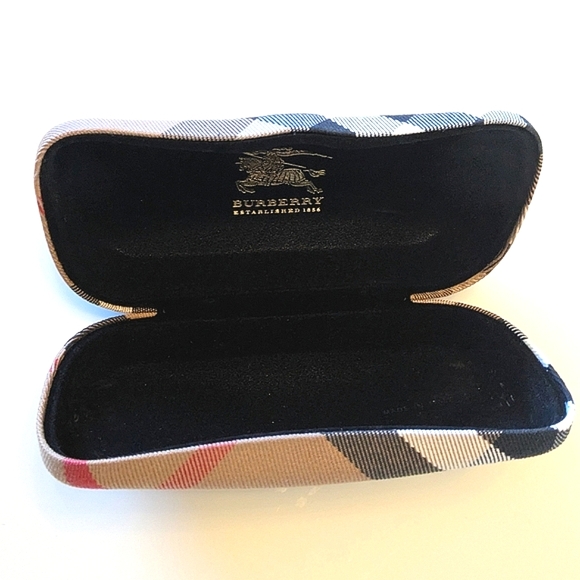 Burberry sunglasses case - Picture 6 of 6